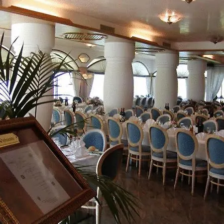 Laguna Hotel 3*