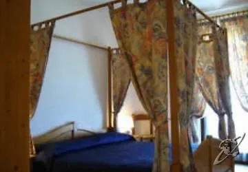 Laguna Hotel 3*