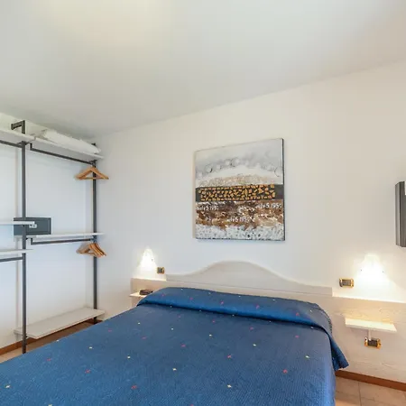 Laguna Hotel 3*