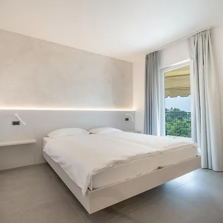 Laguna 3*
