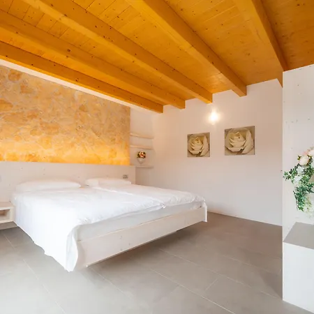 Laguna Hotel 3*